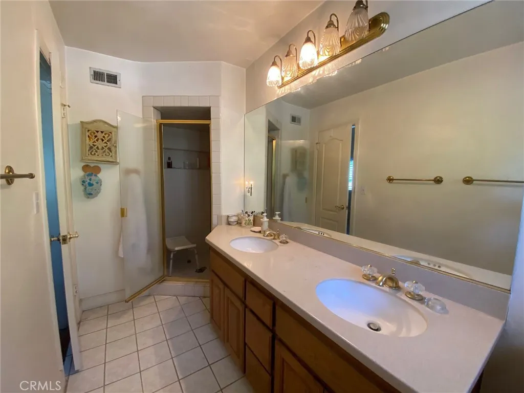 5323 Del Moreno Drive, Woodland Hills, California 91364 home-pic-8