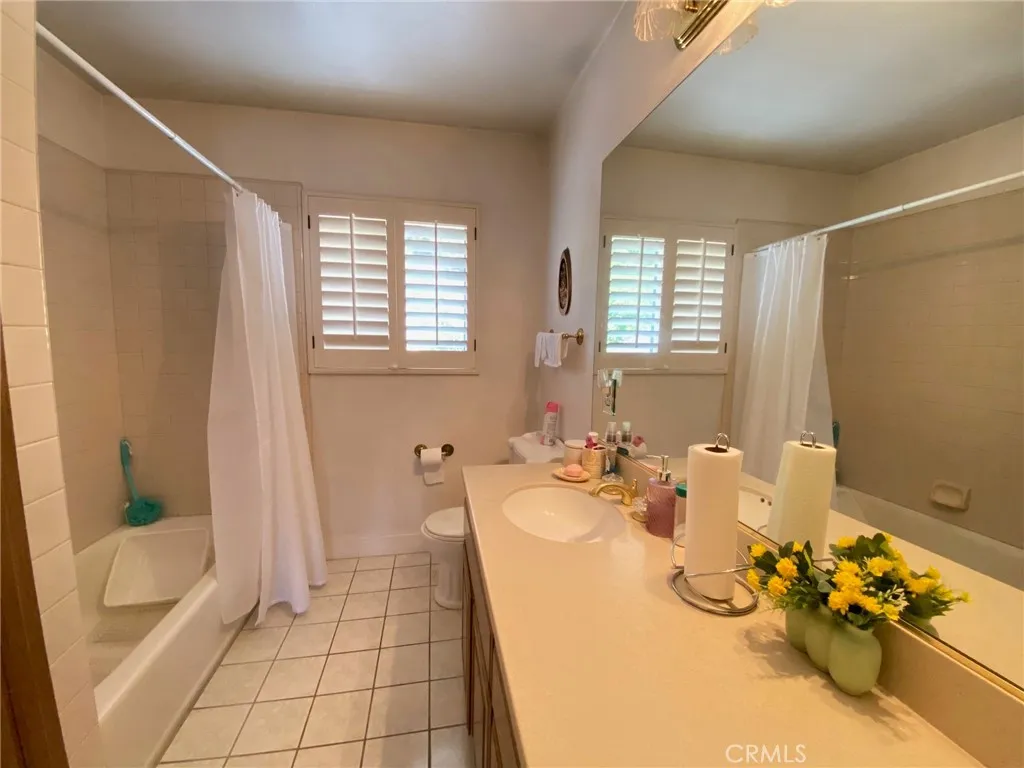 5323 Del Moreno Drive, Woodland Hills, California 91364 home-pic-13