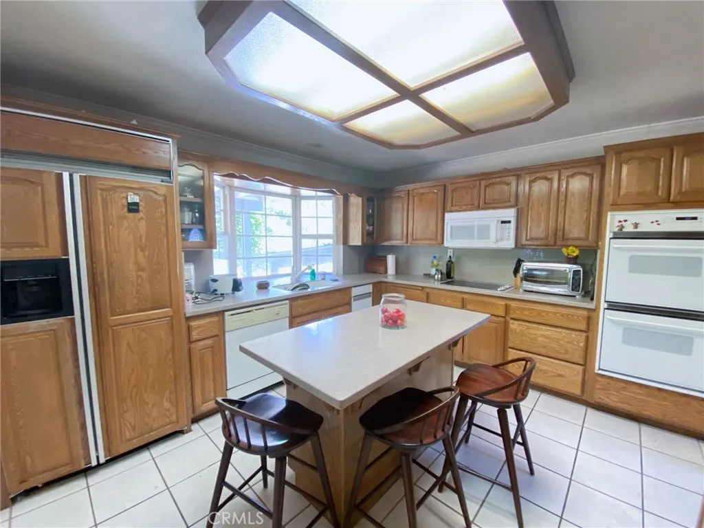 5323 Del Moreno Drive, Woodland Hills, California 91364 home-pic-3