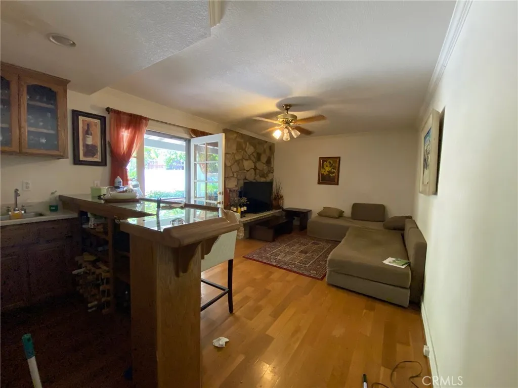 5323 Del Moreno Drive, Woodland Hills, California 91364 home-pic-16