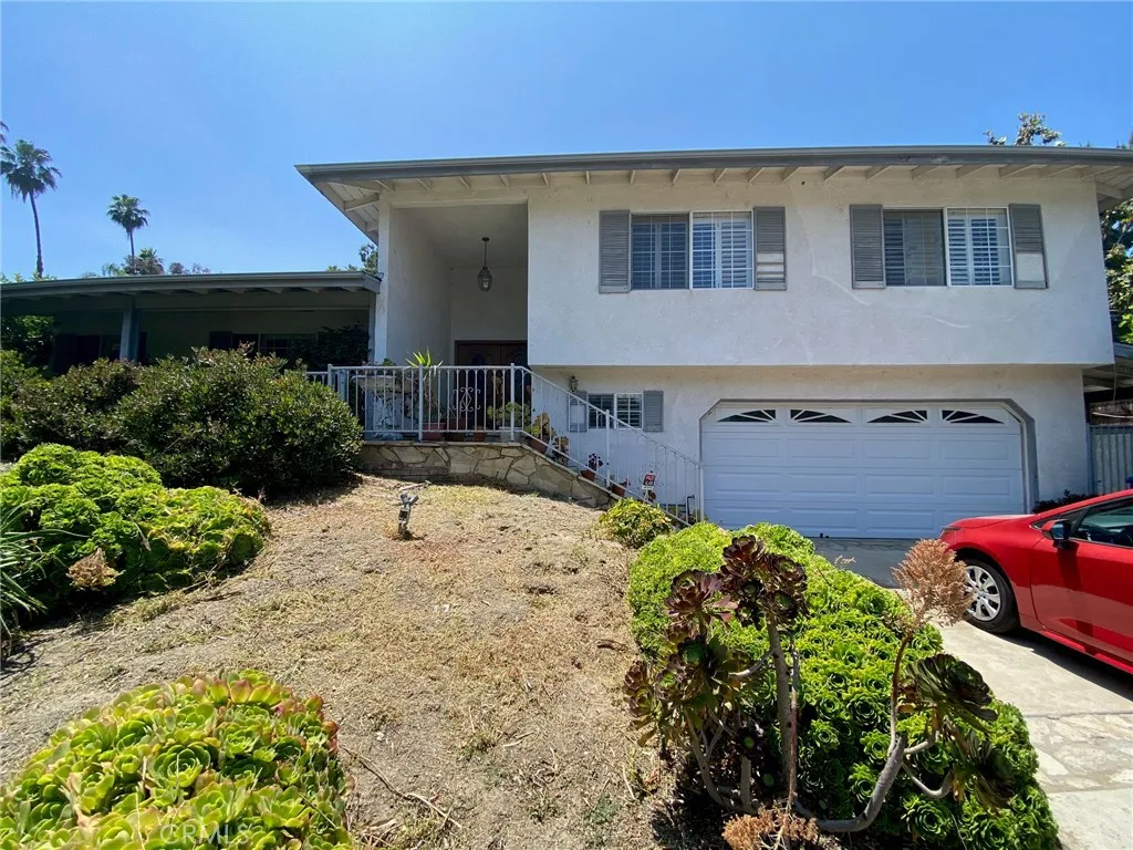 5323 Del Moreno Drive, Woodland Hills, California 91364 home-pic-1