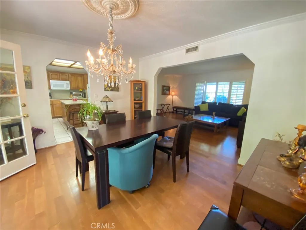 5323 Del Moreno Drive, Woodland Hills, California 91364 home-pic-2