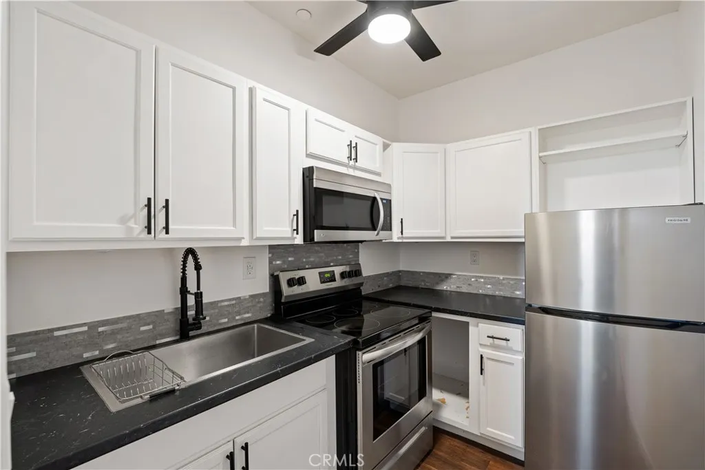 3108 N Oxnard Boulevard, Oxnard, California 93036 home-pic-33