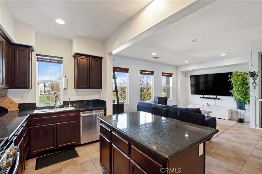 3108 N Oxnard Boulevard, Oxnard, California 93036 home-pic-11