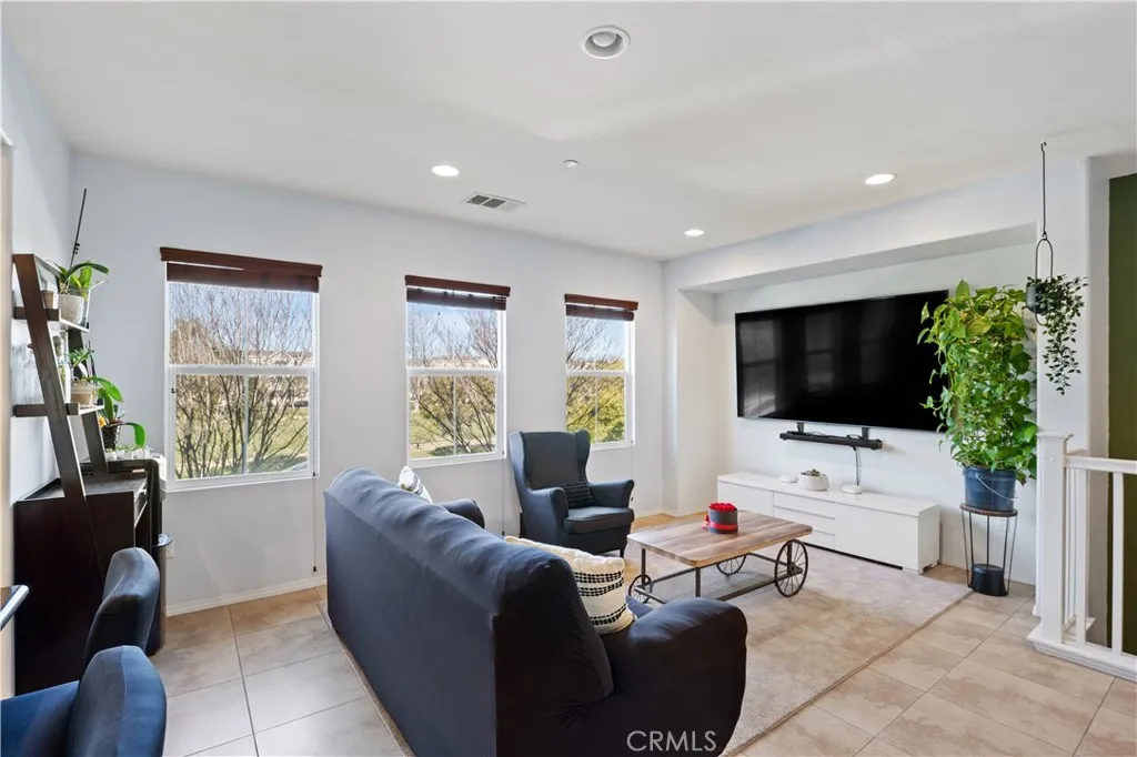 3108 N Oxnard Boulevard, Oxnard, California 93036 home-pic-8