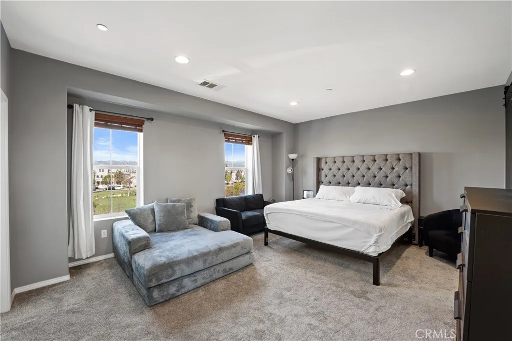 3108 N Oxnard Boulevard, Oxnard, California 93036 home-pic-20