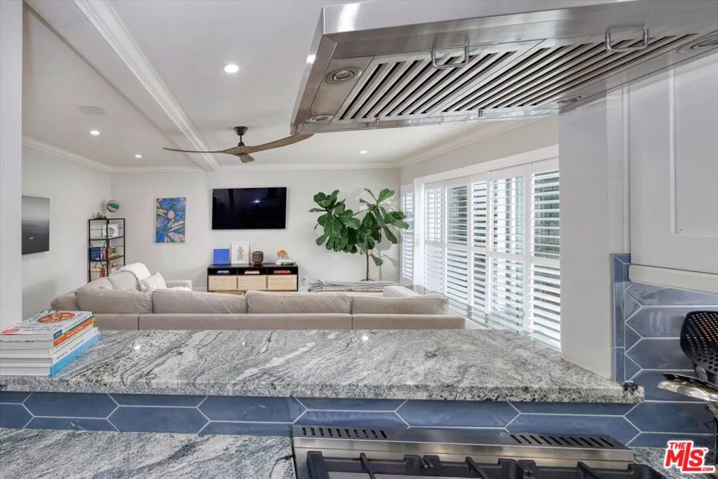2021 California Avenue 20, Santa Monica, California 90403 home-pic-8