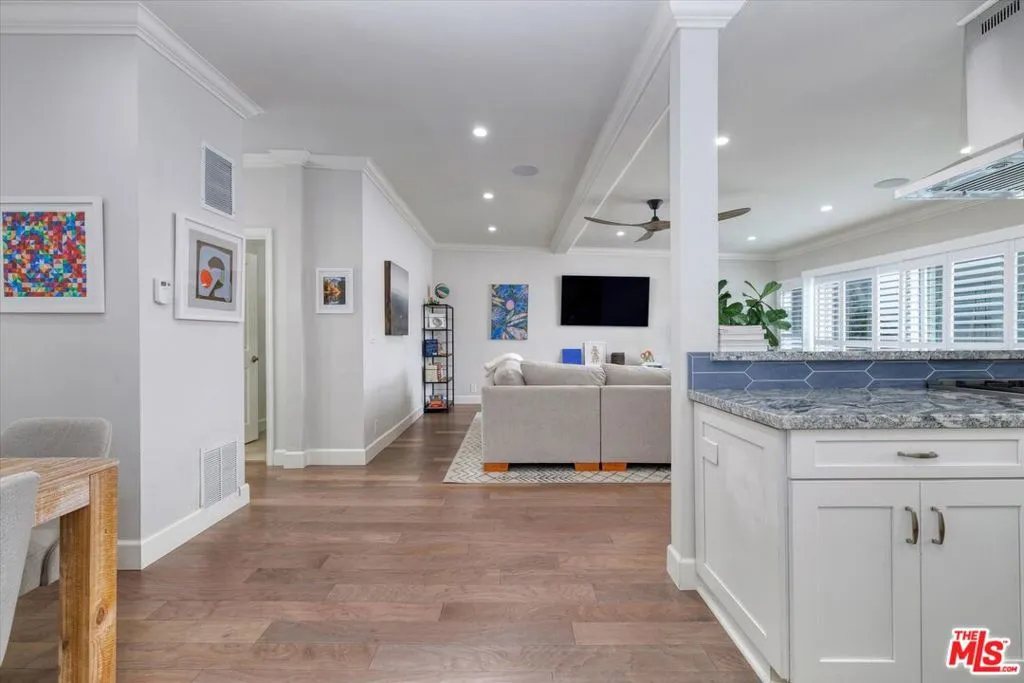 2021 California Avenue 20, Santa Monica, California 90403 home-pic-2