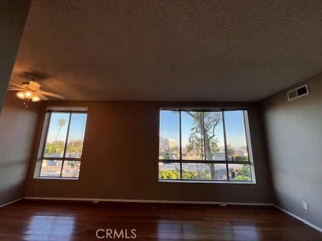 622 S Barrington 302, Los Angeles, California 90049 home-pic-5