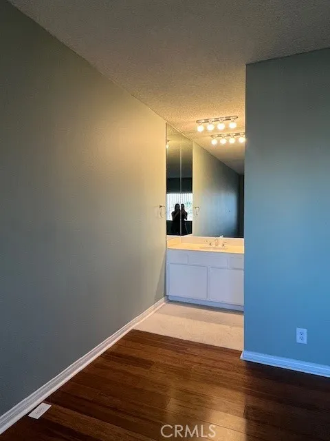 622 S Barrington 302, Los Angeles, California 90049 home-pic-15