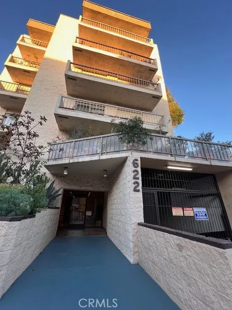 622 S Barrington 302, Los Angeles, California 90049 home-pic-1