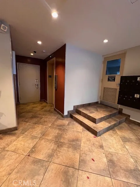 622 S Barrington 302, Los Angeles, California 90049 home-pic-13