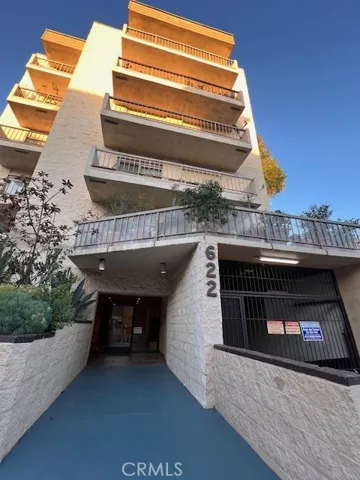 622 Barrington entrance