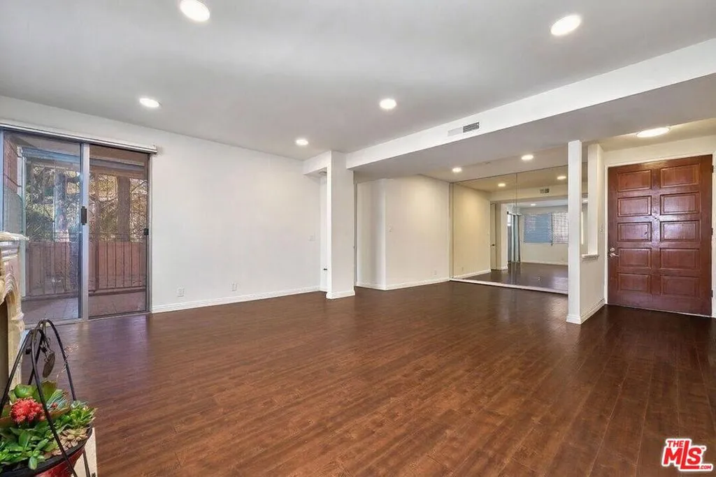 3315 Griffith Park Boulevard 101, Los Angeles, California 90027 home-pic-2