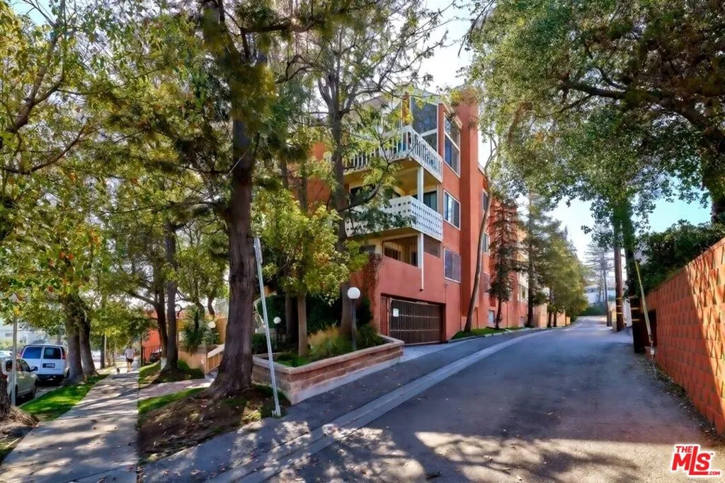 3315 Griffith Park Boulevard 101, Los Angeles, California 90027 home-pic-1