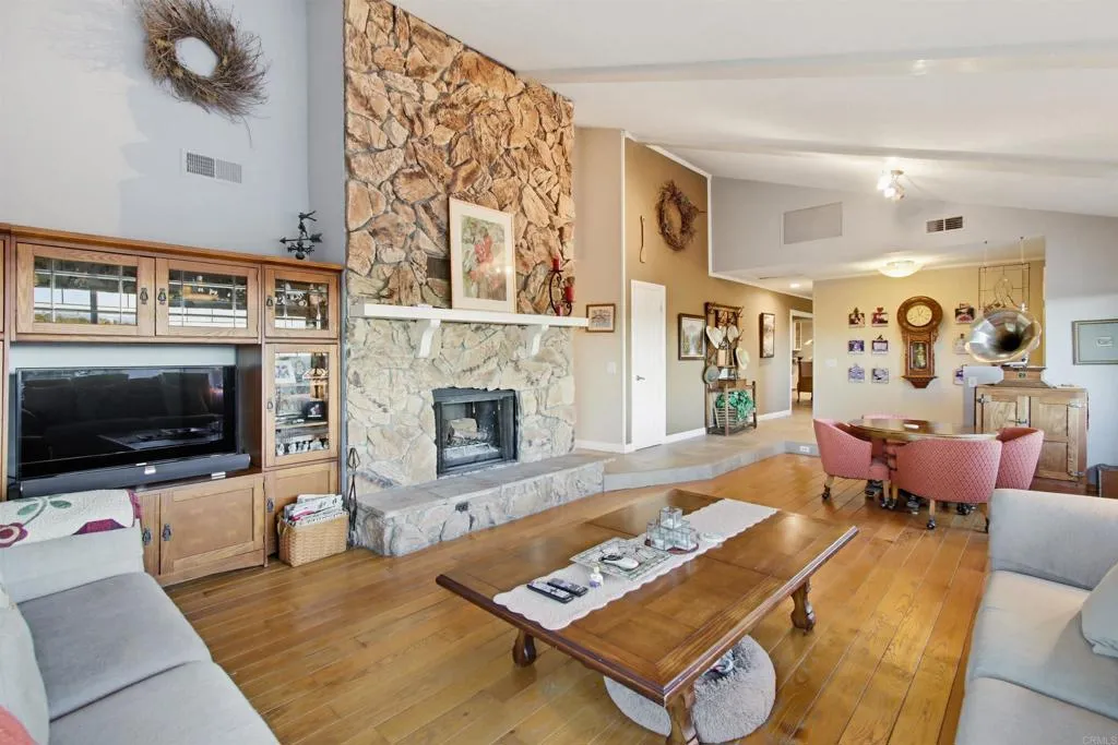 5012 Sleeping Indian Road, Fallbrook, California 92028 home-pic-12