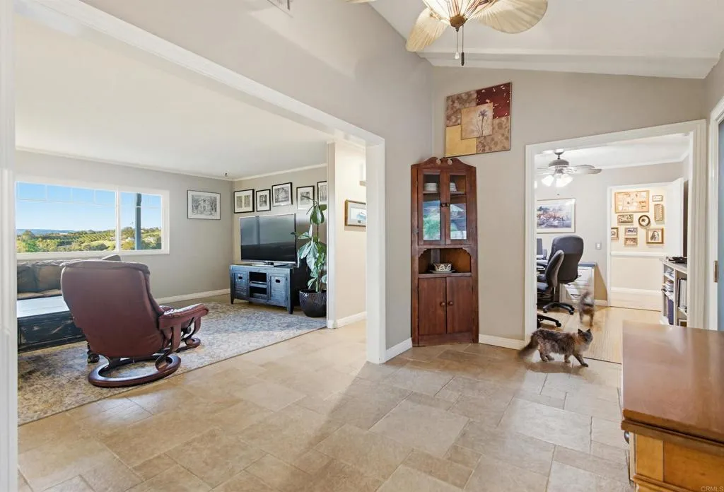 5012 Sleeping Indian Road, Fallbrook, California 92028 home-pic-14