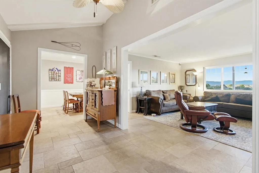 5012 Sleeping Indian Road, Fallbrook, California 92028 home-pic-15