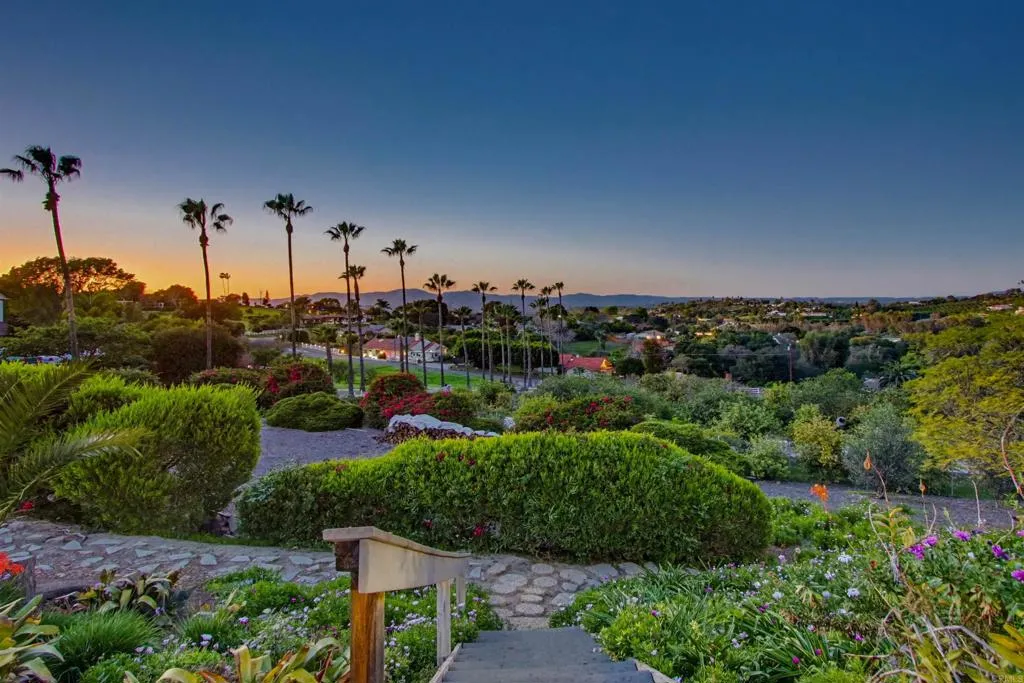5012 Sleeping Indian Road, Fallbrook, California 92028 home-pic-3