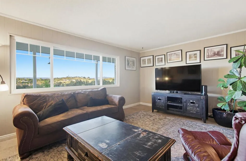 5012 Sleeping Indian Road, Fallbrook, California 92028 home-pic-18
