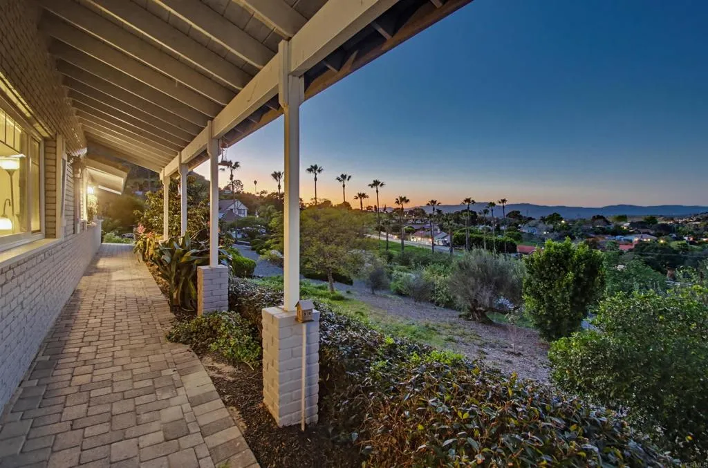 5012 Sleeping Indian Road, Fallbrook, California 92028 home-pic-1