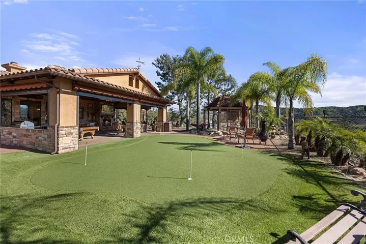 Large Putting Green.