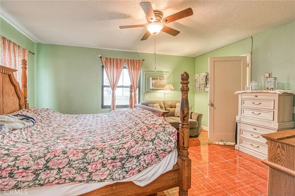 6729 W Clinton Avenue, Fresno, California 93723 home-pic-11