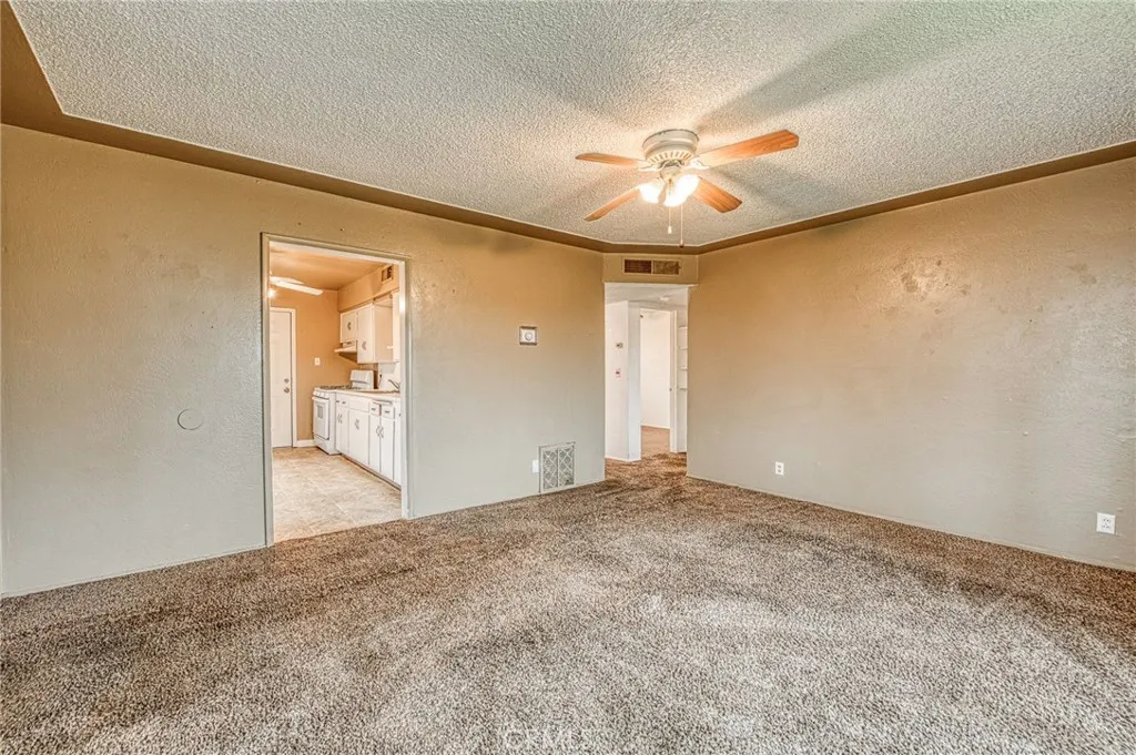 6729 W Clinton Avenue, Fresno, California 93723 home-pic-58