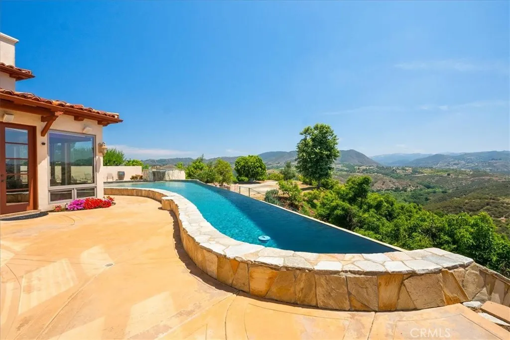 1917 Santa Margarita Drive, Fallbrook, California 92028 home-pic-25
