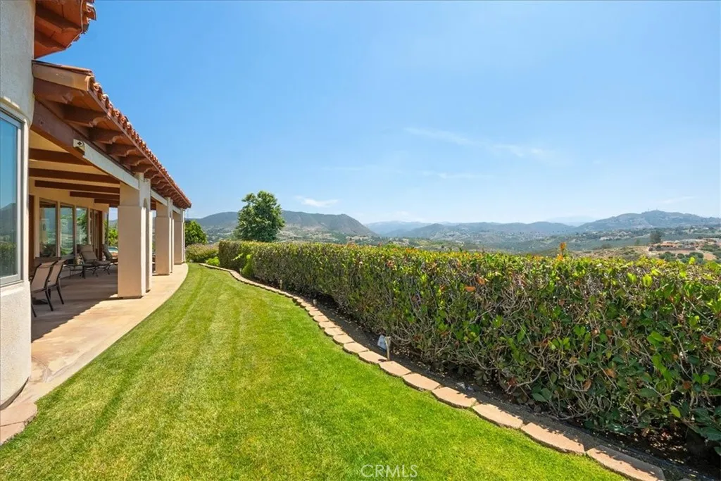 1917 Santa Margarita Drive, Fallbrook, California 92028 home-pic-32