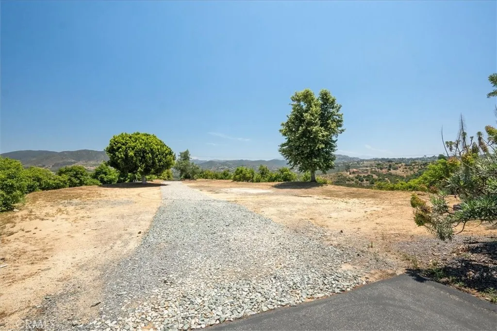 1917 Santa Margarita Drive, Fallbrook, California 92028 home-pic-12