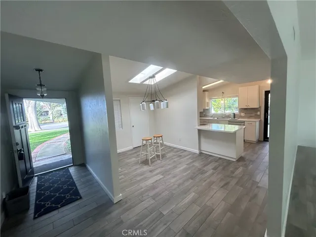 Entry/Dining