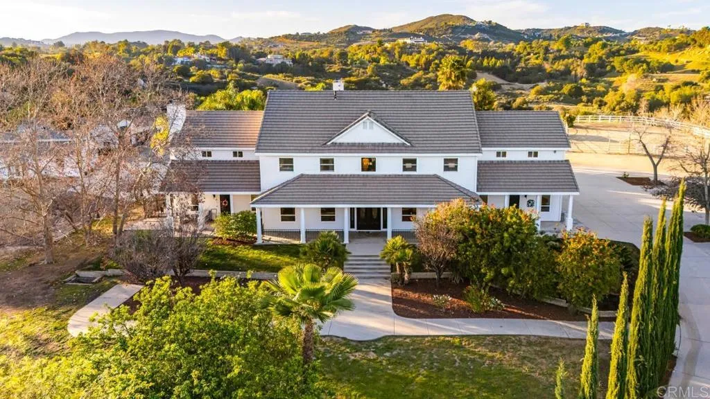 38755 Via Vista Grande, Murrieta, California 92562 home-pic-2