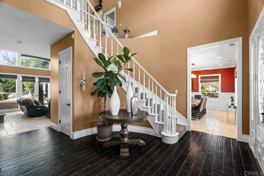 38755 Via Vista Grande, Murrieta, California 92562 home-pic-4
