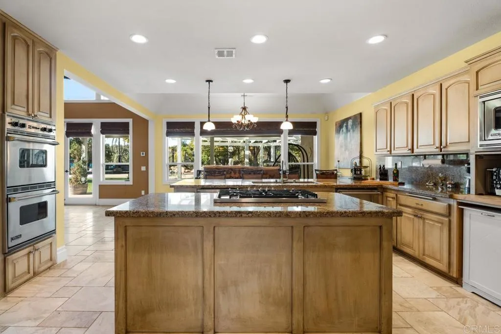 38755 Via Vista Grande, Murrieta, California 92562 home-pic-6