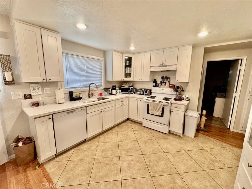 471 Whitney, Hemet, California 92543 home-pic-3