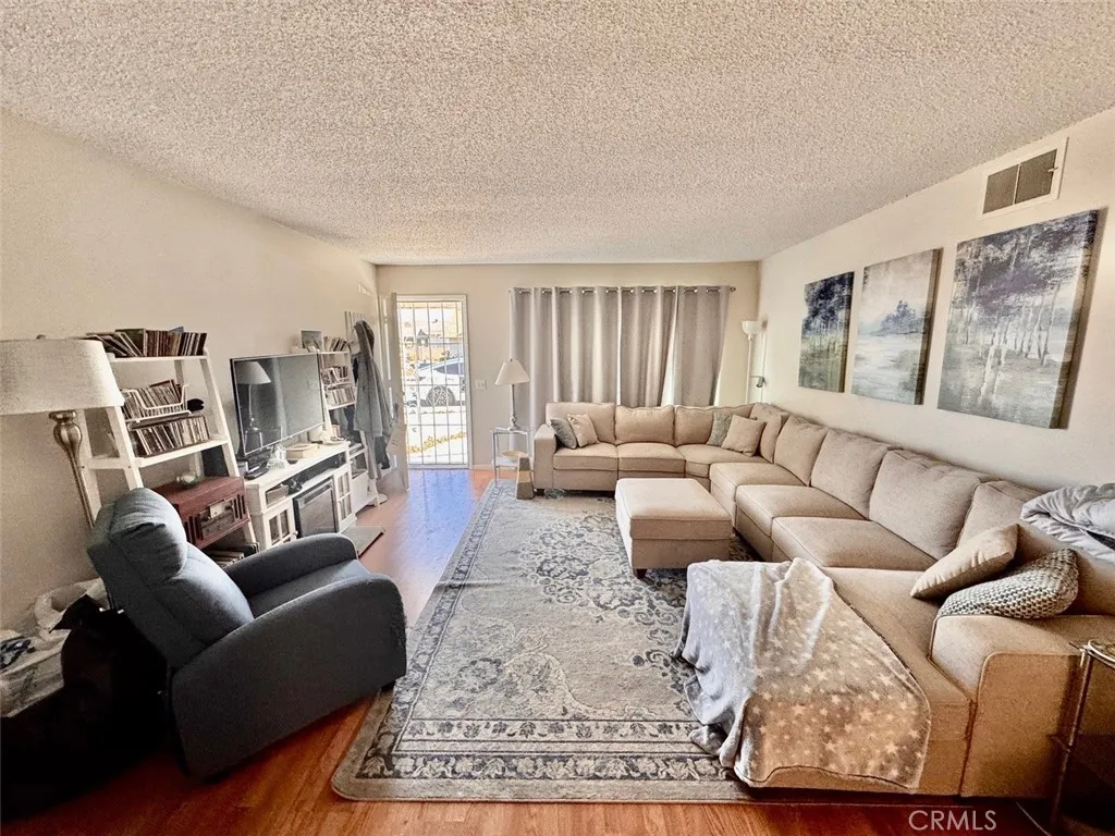 471 Whitney, Hemet, California 92543 home-pic-7
