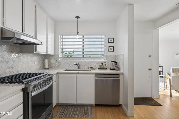 13-web-or-mls-Upmarketmedia_2543Har-037