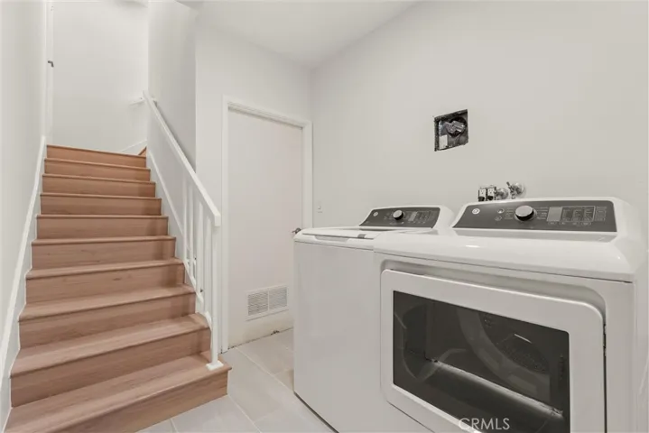 Staircase, Laundry