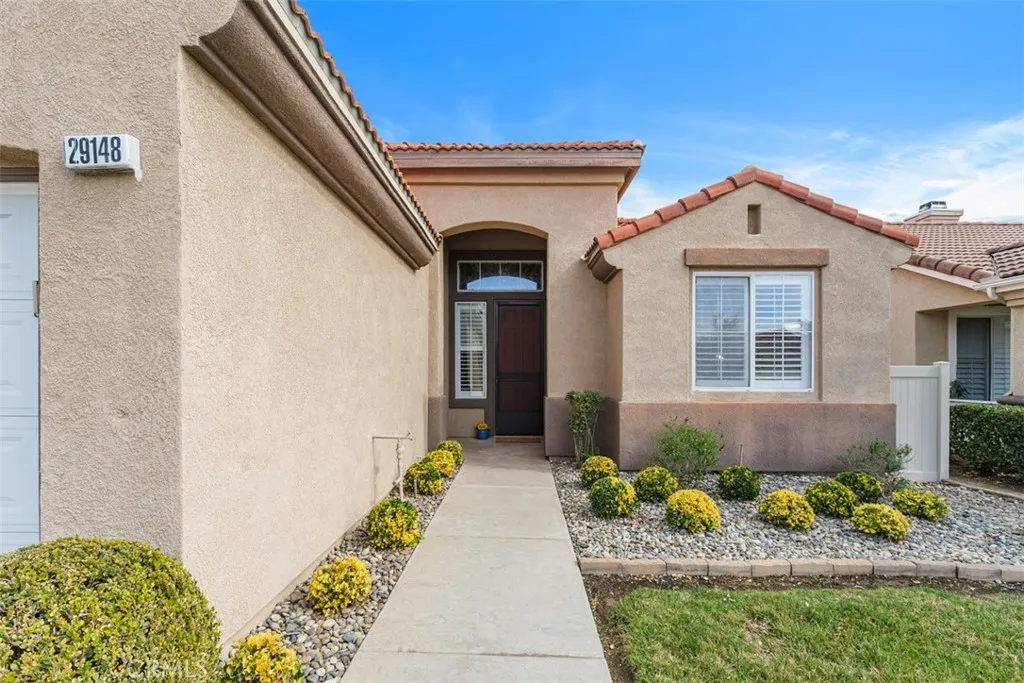 29148 Paradise Canyon Drive, Menifee, California 92584 home-pic-3
