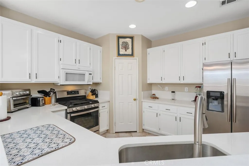 29148 Paradise Canyon Drive, Menifee, California 92584 home-pic-14