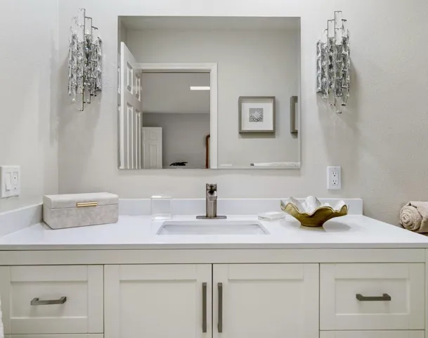 30 - Den Bath Cabinetry