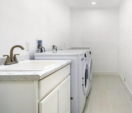 31 - Expanded Laundry Rm w Utility Sink