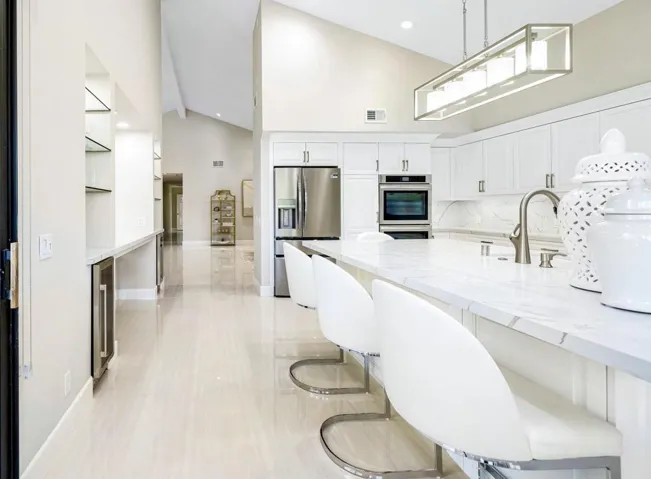 10 - Kitchen Bar Access