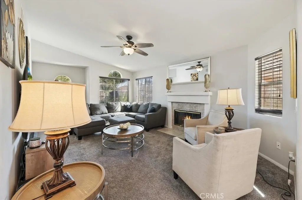 361 Via Capri, Hemet, California 92545 home-pic-9