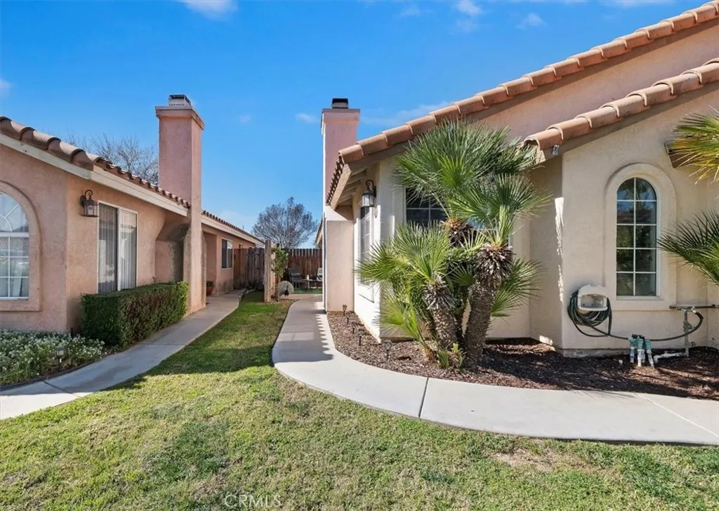 361 Via Capri, Hemet, California 92545 home-pic-5