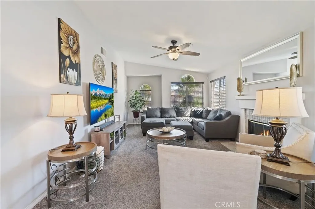 361 Via Capri, Hemet, California 92545 home-pic-8
