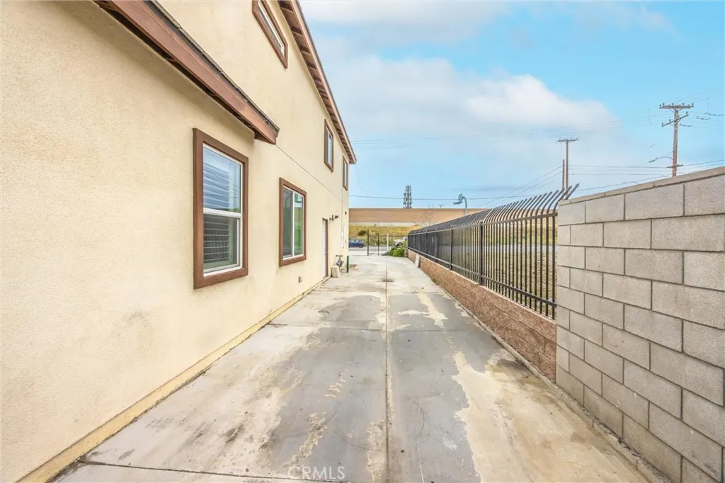 15879 Highland, Fontana, California 92336 home-pic-40