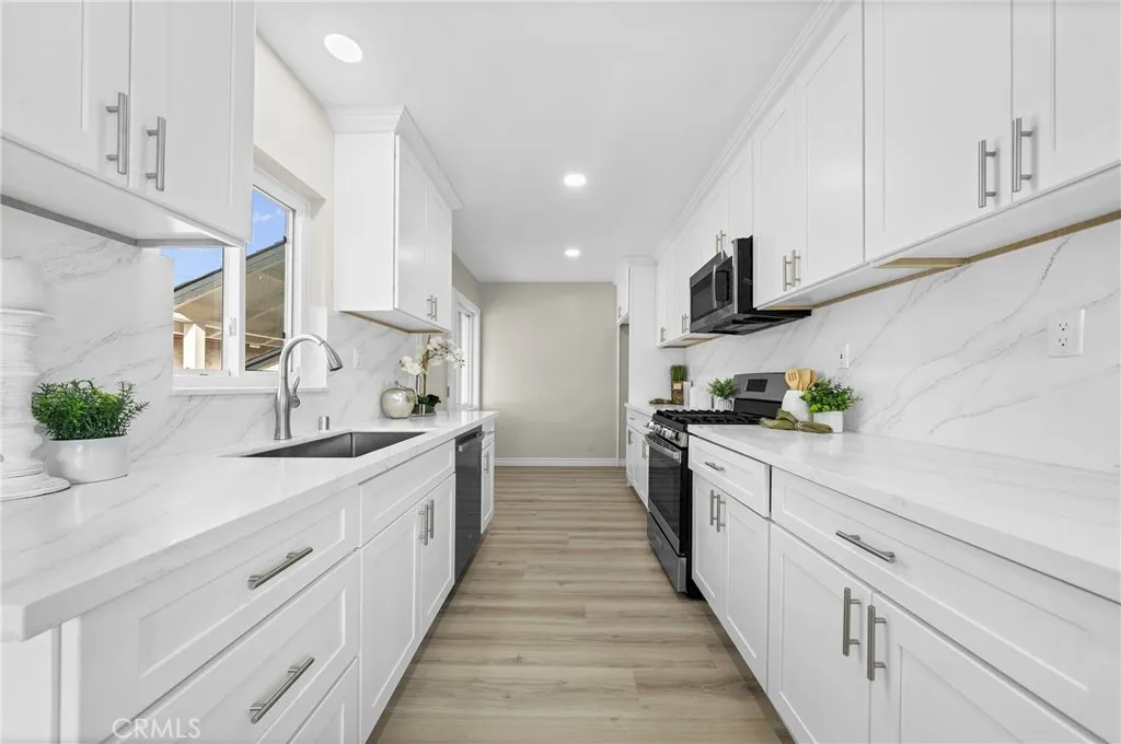 922 E Edgecomb, Covina, California 91724 home-pic-10
