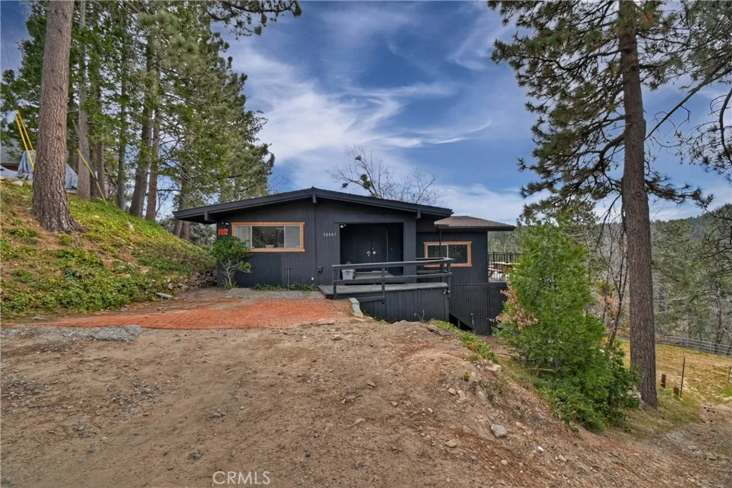 32047 Pine Cone, Running Springs, California 92382 home-pic-2